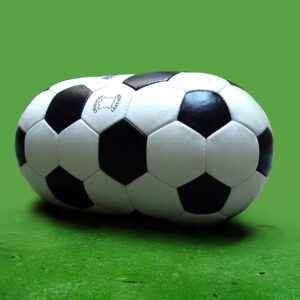 Laurent PERBOS Ballon2 2003 Ballon de football en cuir, dimensions réglementaires au carré